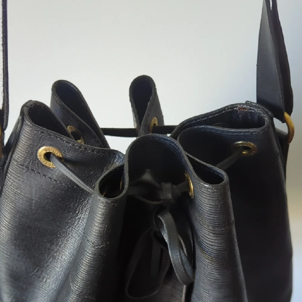 Louis Vuitton Black Epi Bucket Bag Vintage 80s - Picture 6 of 11